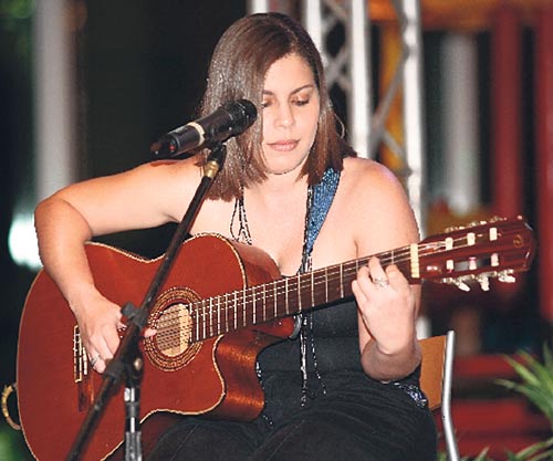 <p>Karla Lamboglia. El 30 de junio realizará una gran presentación con Tocando Madera, en el Ateneo.</p>