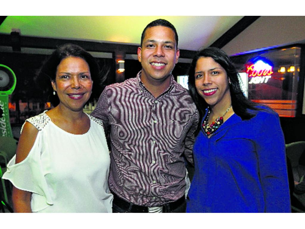 4. Fany de Cardoze, Ramón Cardoze y Sandra Cardoze.