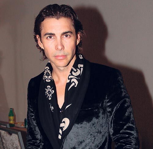 <p>Nicolás se define como un artista en constante evolución, que busca la excelencia, aunque asegura que el camino para llegar a ella es largo. Está comprometido con la belleza del mundo.</p>