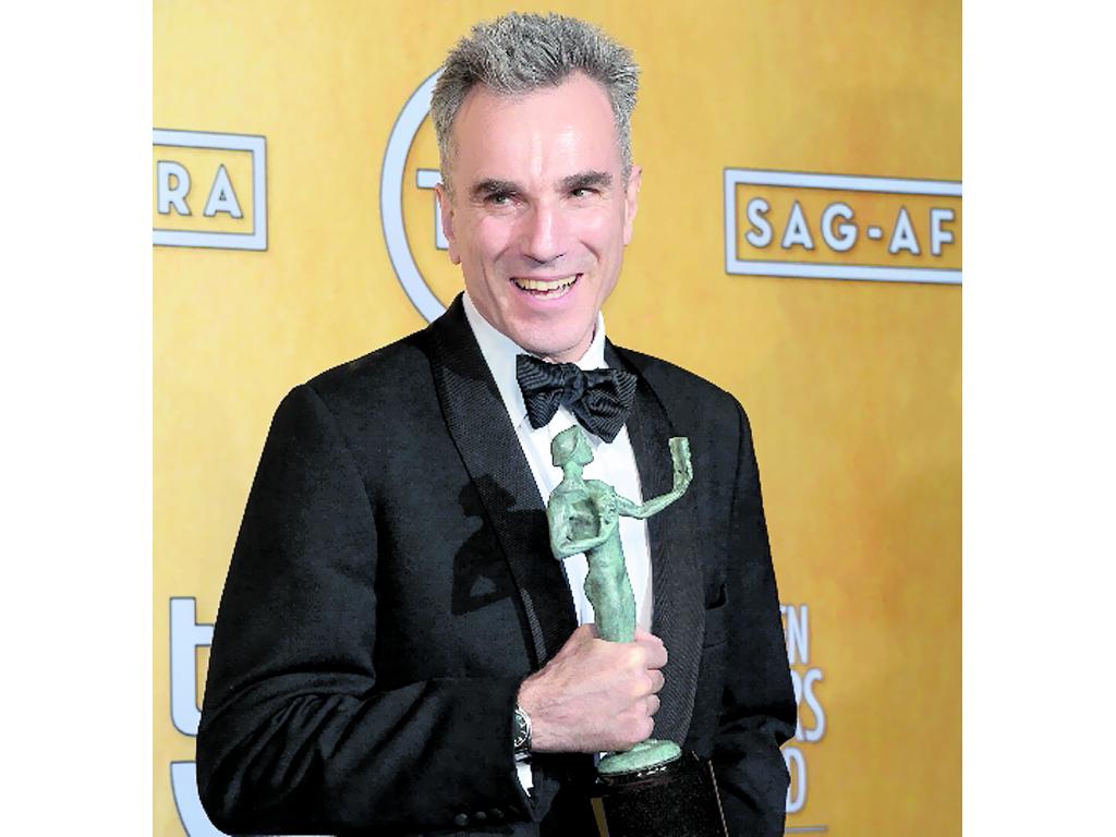 Le falta poco para la batalla al Óscar, aunque muchos expertos ya le ven la estatuilla en la mano. El actor agradeció a Joaquin Phoenix y Leo DiCaprio.()