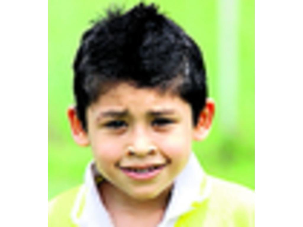 Patear, atrapar el balón, recibir, moverme dentro de la cancha, cabecear y definir dentro del área, espero ser un gran jugador.
