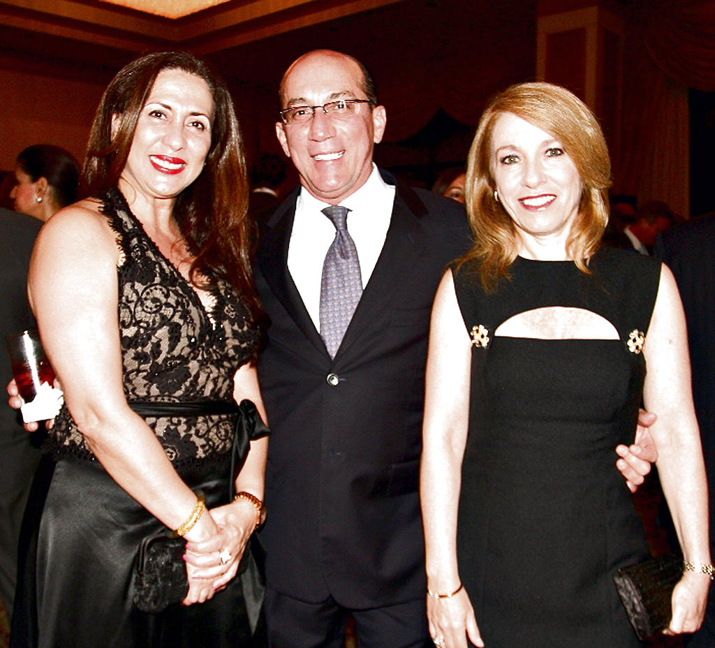Romy Vásquez, Juan Francisco Pardini y Marcela de Pardini.()