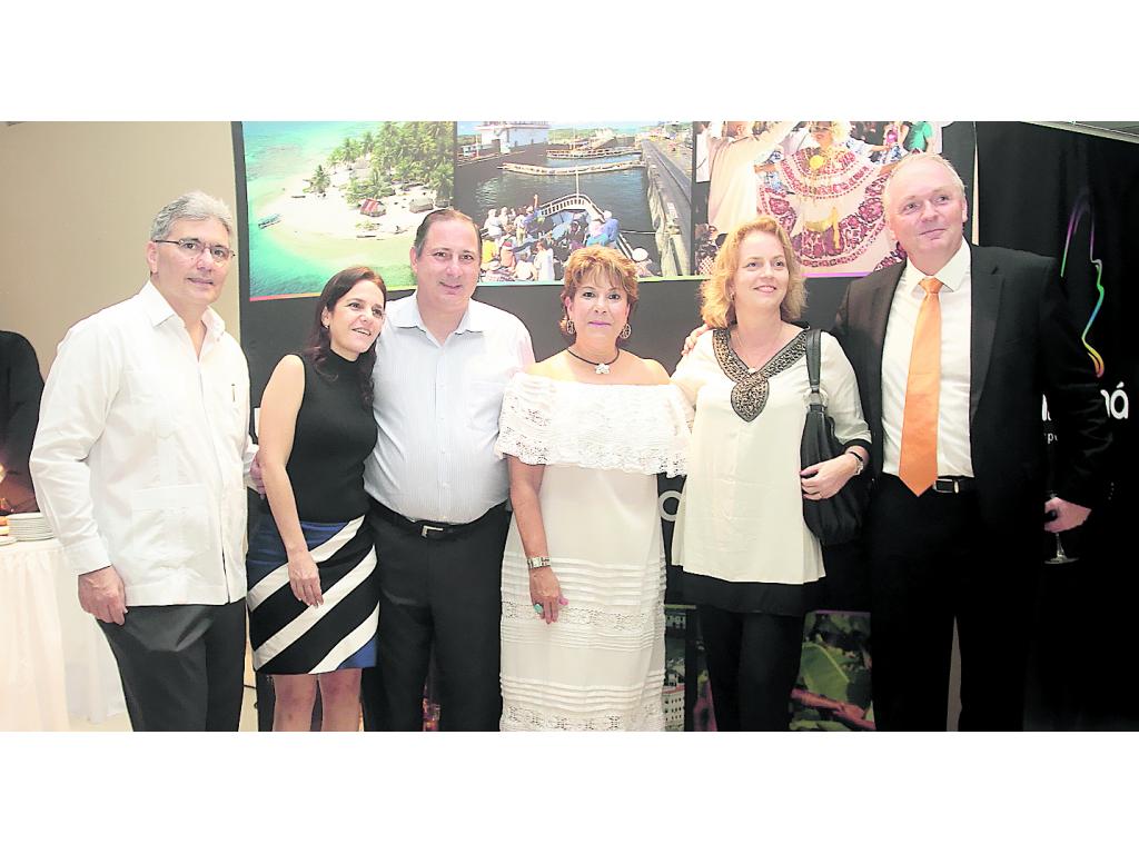 Irving Halman, Raque de Shamah, Salomón Shamah, Annette Cárdenas, Pía Lackman y Wiebe De Boer.(Omar Morales)