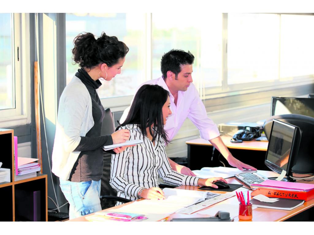El trabajar en equipo requiere de un buen guía y líder.()