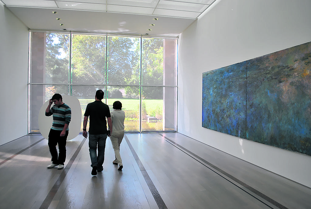 Información. Si deseas ver lo que ofrece este museo, ingresa a fondationbeyeler.ch()
