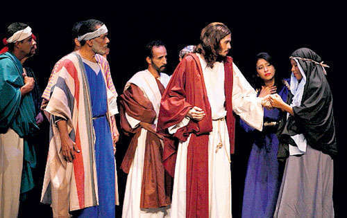 <p>Impresionante. Jesús, el hijo del hombre, en el Teatro Nacional. Fue una puesta en escena que impactó.</p>