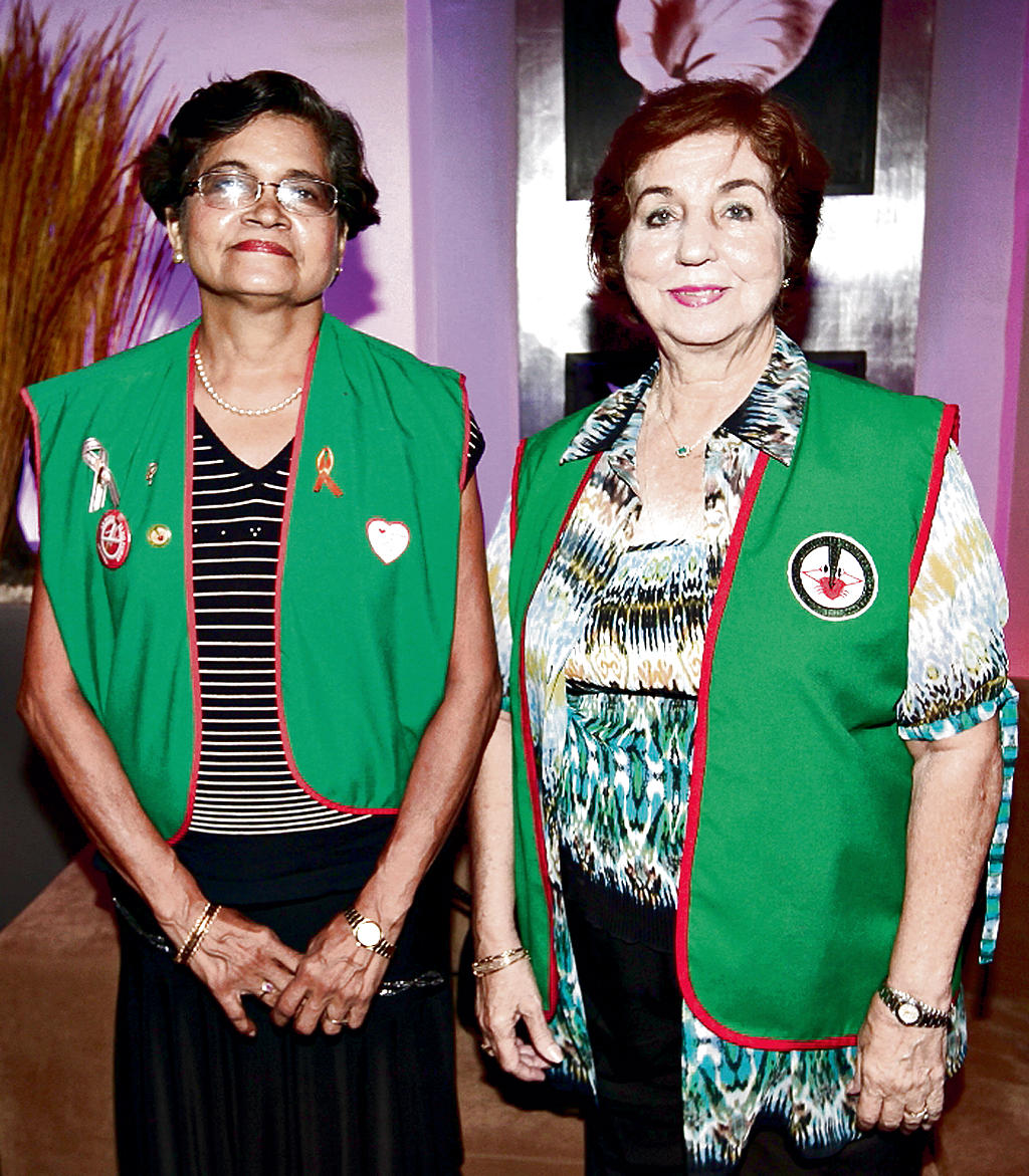 Rosa Elena de De La Cruz y Marlene de Mascarin.()
