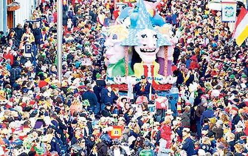<p>Miles de personas en el Carnaval de Holanda.</p>