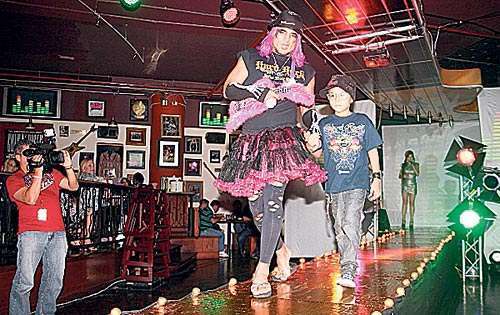<p>Moda. Caras conocidas desfilaron por la pasarela. </p>