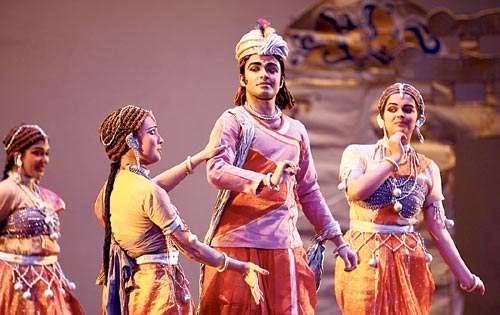 <p>Sacrificio. Un joven ayuda a Shyama para que sea feliz.</p>