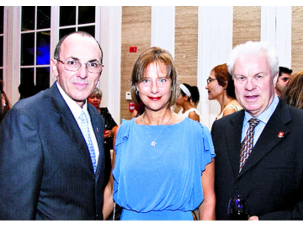 3. Allan Baitel, Rosalind Baitel y Nils Petterson.