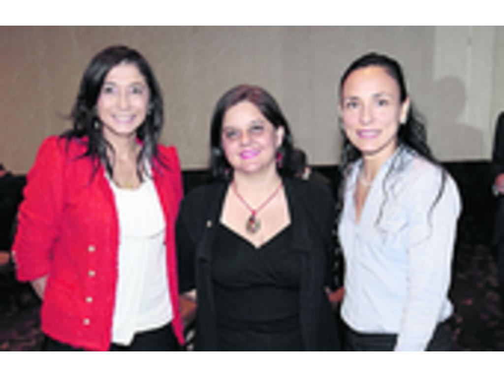 2. Itzel Cedeño, Irina Francioni y Diana Medina.