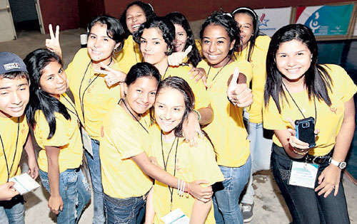 <p>Valiosos. Los voluntarios siguen trabajando fuerte, por los atletas de Olimpiadas Especiales.</p>