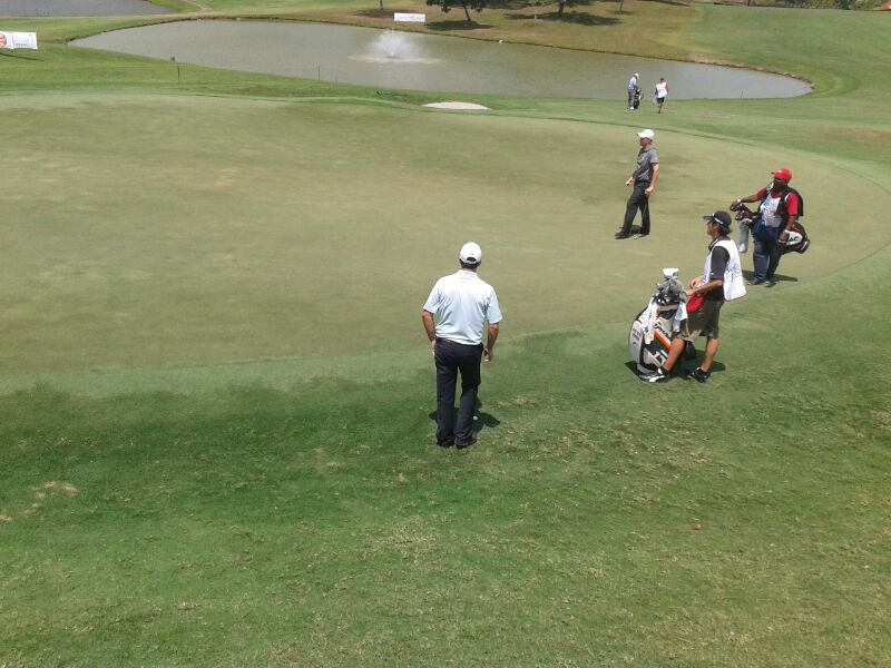 Golfistas en plena acción. Foto/Francisco Rodríguez