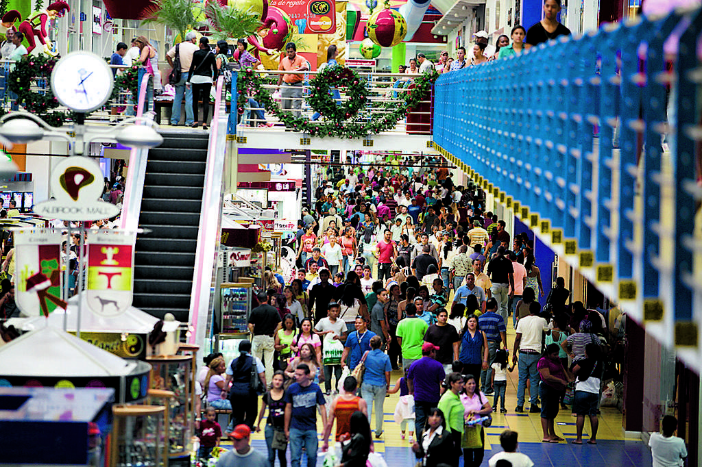 Tiendas. Los grandes malls ofrecen más de 200 tiendas.(ARCHIVO)