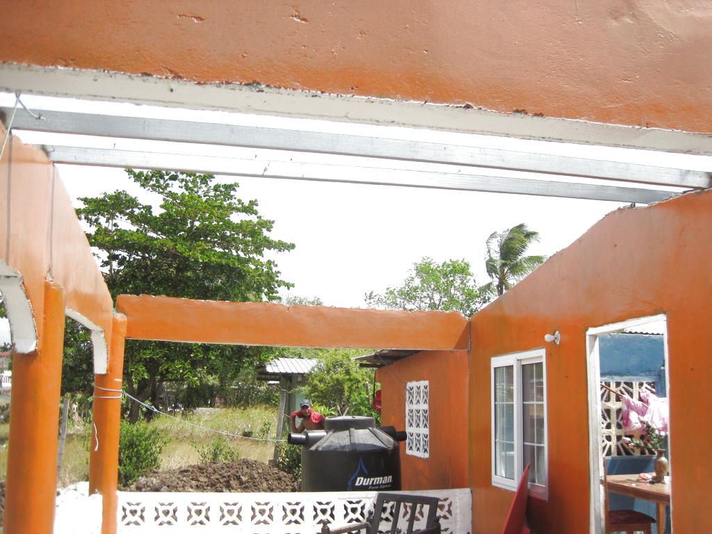 Derribo infrestructuras. Foto/Milerick Alvendas<br>