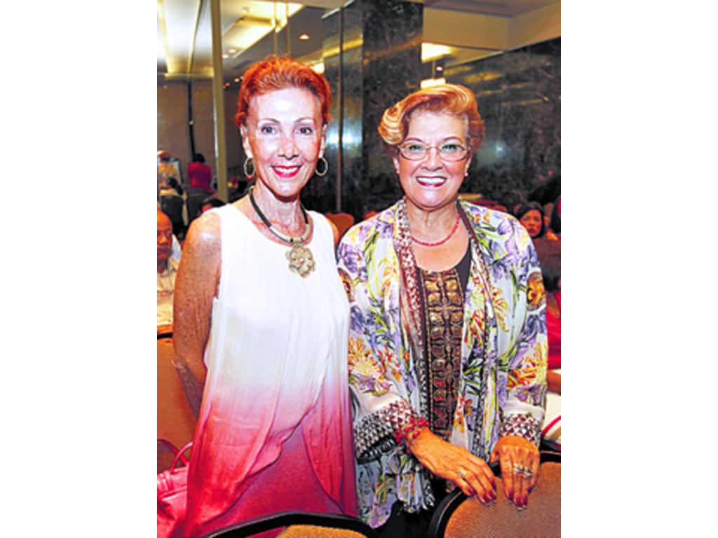 6. María Rosa Montari y Esmeralda de Troitiño.