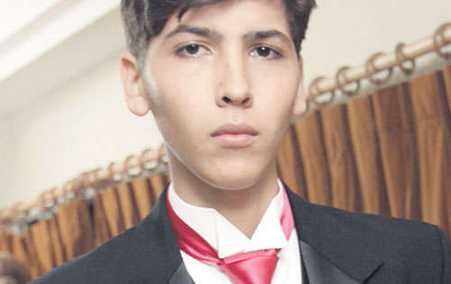 <p>Juvenil. Según los asesores de moda, el color fucsia es ideal para aquellos jóvenes extremos, y dan fe de que los colores brillantes son los más buscados.</p>