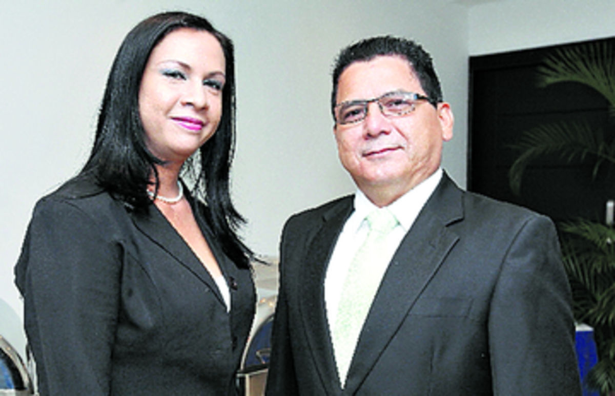 5. Mitzi Vergara e Iván Rodríguez.