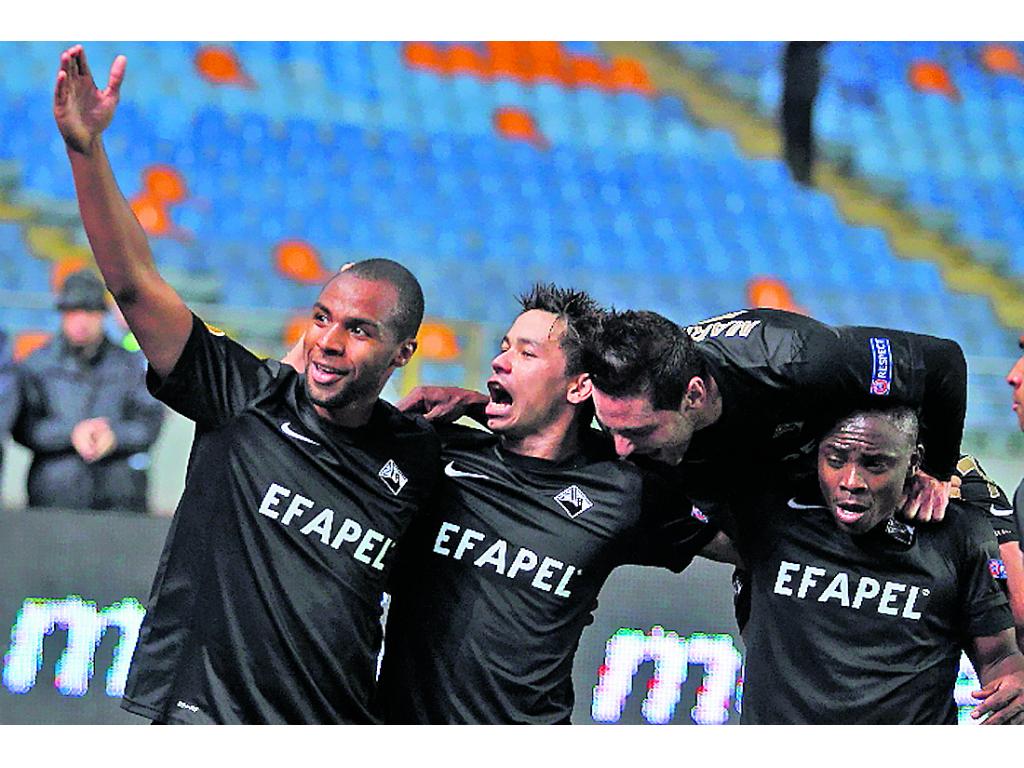 Alegría. Los jugadores del Académica celebran el triunfo.(AP)