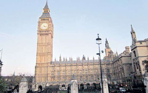 <p>La torre del Big Ben se encuentra en la esquina noroeste del edificio del palacio de Westminster.</p>