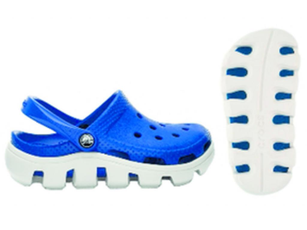 Se trata de un calzado cómodo, ideal para utilizarlo luego de actividades físicas o para caminar largas distancias. Cada par viene en dos colores: el del cuerpo y el de la suela. Se caracterizan por sus colores vivos y brillantes.
