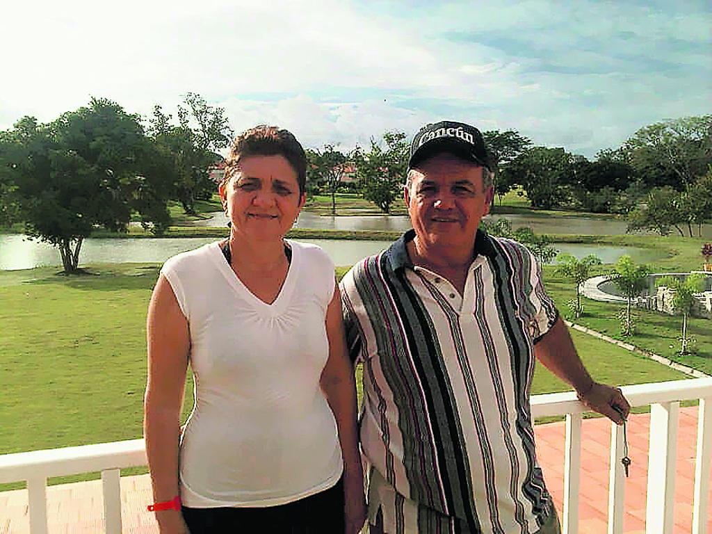 Inseparables.Lleva 38 años de matrimonio con Sergio.(Cortesía)