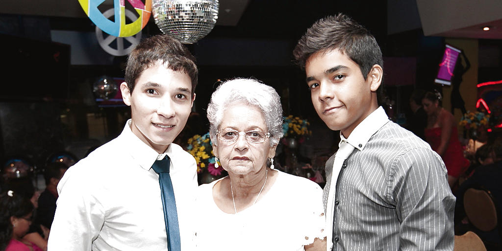 Fabián Madrid, Edelmira Núñez y Adrián Madrid.()