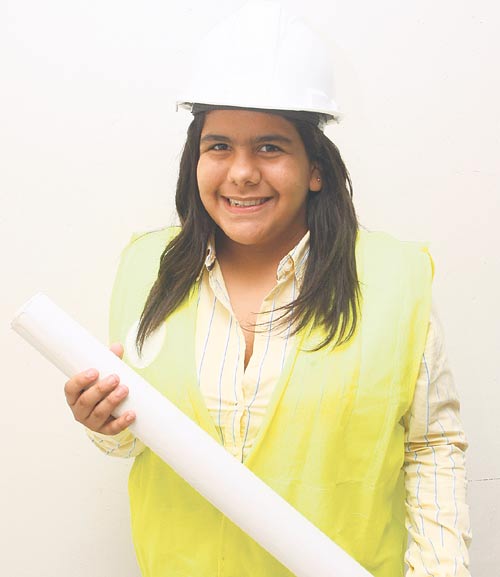 <p>Es la más joven del elenco. Interpreta a una de las dos ingenieras. El papel de la otra lo hace Arineth Palacio.</p>