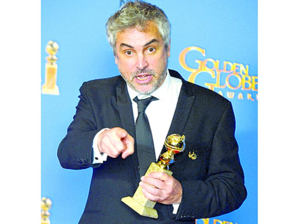 Alfonso Cuarón. Se convierte en el primer director mexicano que obtiene el premio de mejor director, considerado la antesala de los Óscar, que anunciarán el jueves a sus nominados.