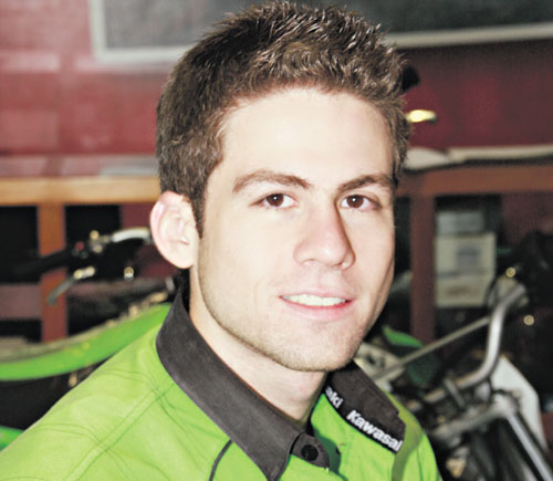 <p>Potente. La Ninja ZX-6R 2011 es una potente moto, la cual es muy usada en las competencias de Superbike, Rodrigo Viggiano, gerente de la tienda Kawasaki.</p>
