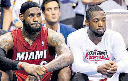 <p>Decepción. Los rostros de James y Wade lo dicen todo.</p>