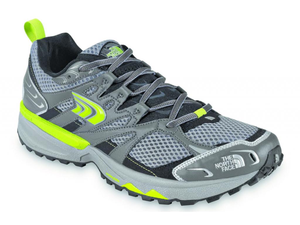 Para excursiones de campo, se recomiendan zapatillas todo terreno.