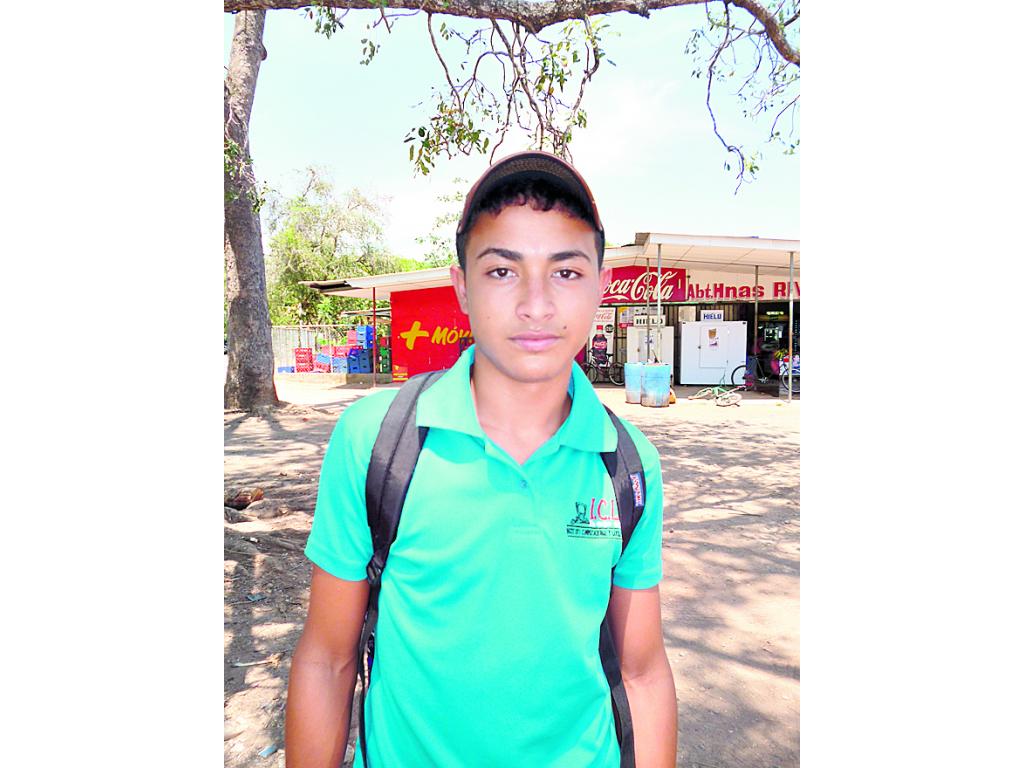 Los jóvenes santeños preferimos estudiar y tener una profesión, porque el trabajo en las fincas agropecuarias de la provincia es muy duro y sacrificado.