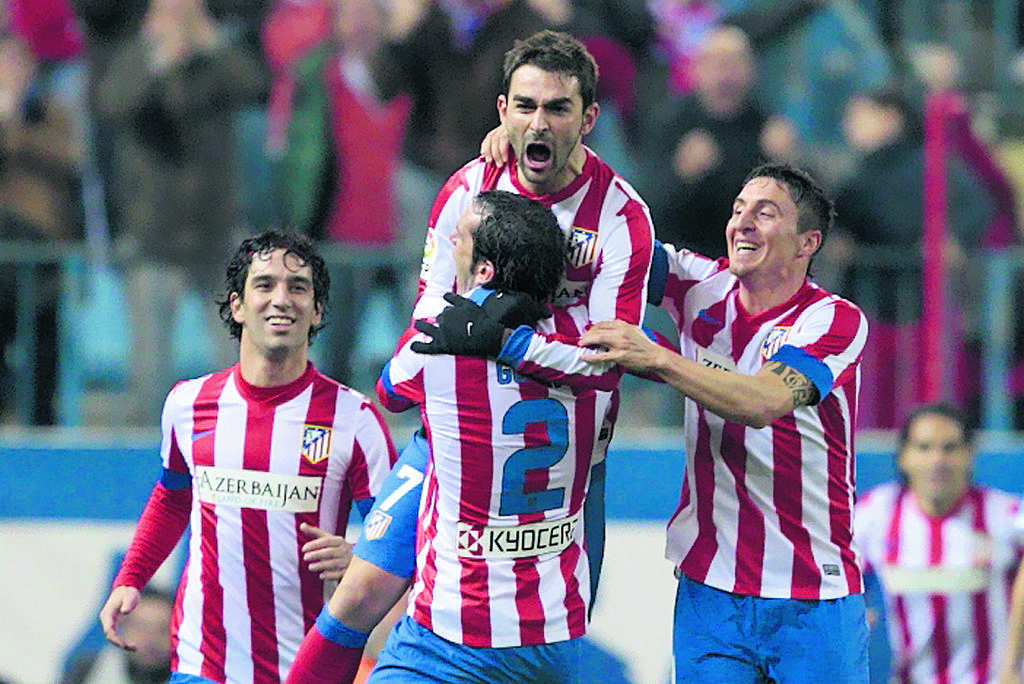 Héroe. Adrián López (7) celebra su anotación. (EFE)