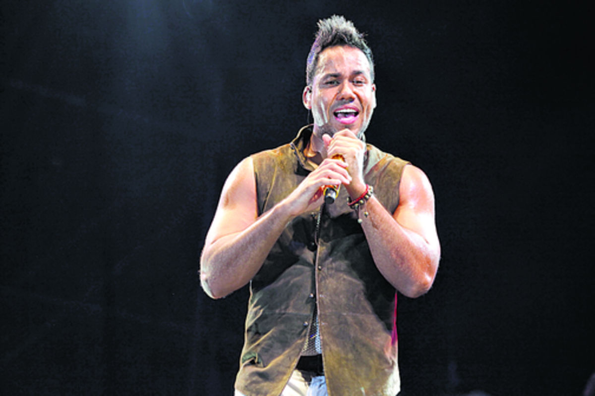 Romeo Santos comparte el puesto con Guerra.