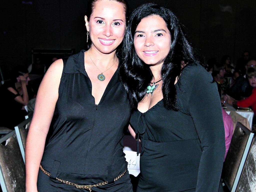 Arlene Dutari junto a Karina Castillero. ()
