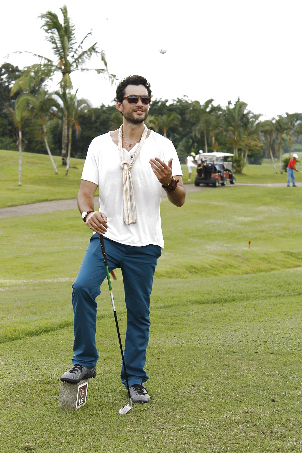 El actor Christian Daniel jugando golf /Foto: Jenny Acosta<br>