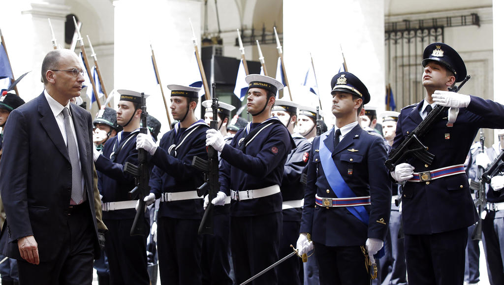 La Policía recolecta evidencia tras el tiroteo. Foto/AP<br>