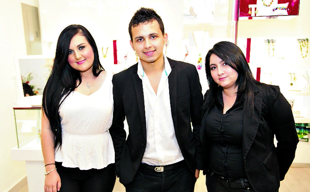 4. Katherine González, Harold Henao y Gabriela Estrada.