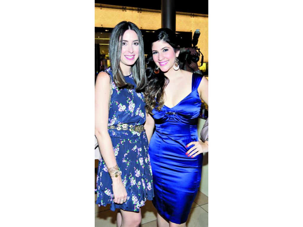 13. Marelisa Garuz y Madelaine Malca Zarak.