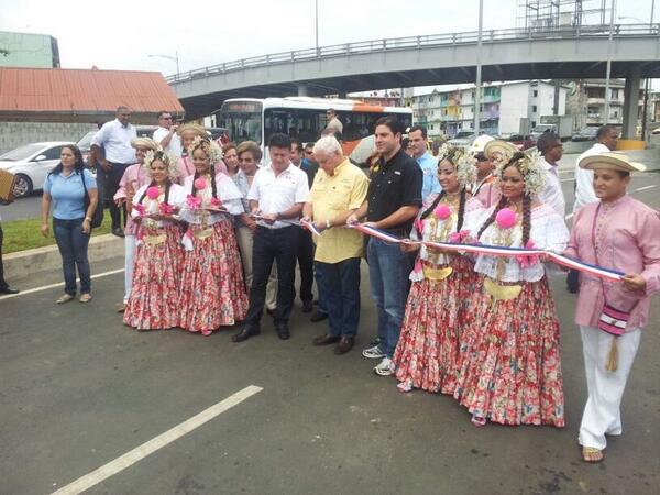 El mandatrio Ricardo Martinelli y el ministro Jaime Ford inaugura la obra. Foto/Cortesía<br>