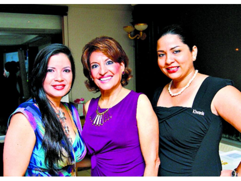 5. Sayira Castroverde, Dora Bastida y Zuleyka Barrios.