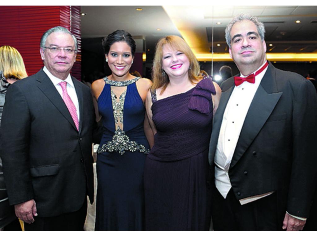 5. Jorge Nicolau, Laura Pérez, Ana Lorena Palacios y Romel Adames.