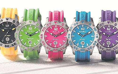 <p>La firma Náutica lanza esta temporada estos coloridos relojes, inspirados en el mar y los días de verano. Búscalos en World Time.</p>