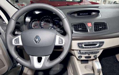 <p>Comodidad. Brinda gran cantidad de facilidades de manejo al conductor, entre ellas su sistema de encendido Star-Stop y sus controles (radio y Bluetooth) en el volante.</p>
