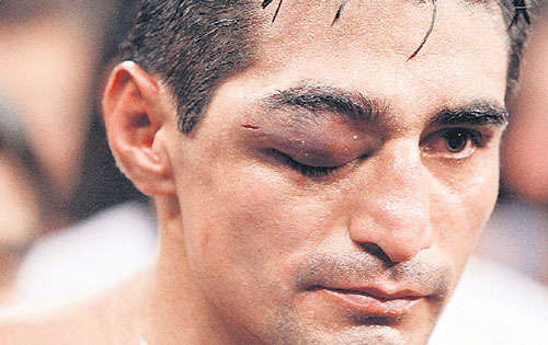 <p>Leyenda. Erik Morales, campeón superligero del CMB</p>
