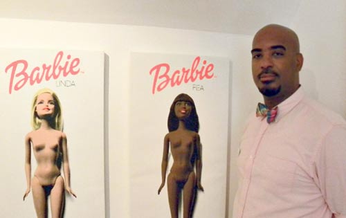 <p>Comparación. Barbie blanca vs Barbie negra.</p>