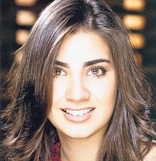 <p>Analida es hija de los señores Raúl Alberto Corró Fernández y la distinguida señora María Mercedes De La Guardia de Corró, y es una de las guapas participantes del Festival de Debutantes 2011 que organizan las Damas Guadalupanas para el 2 de julio en l