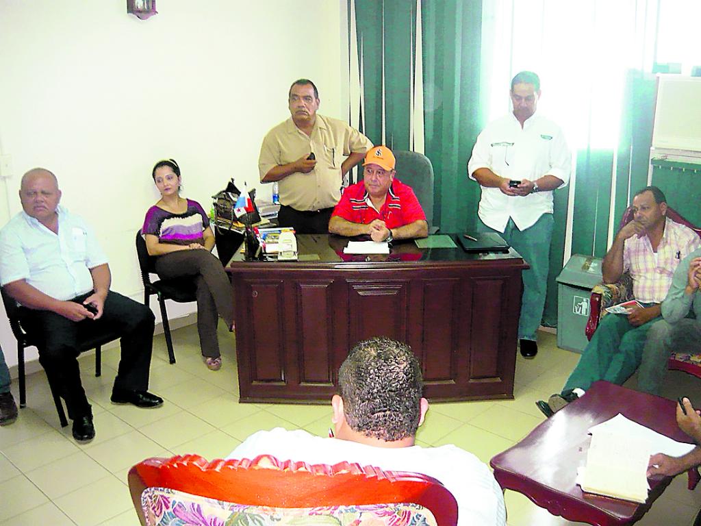 Reunión. El diputado Carlos Afú busca el consenso.(Zenaida Vásquez)